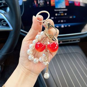 Llavero al por mayor con dije de flor de cerezo y perlas, llavero de cerezo personalizado con diamantes de imitación brillantes para accesorios de bolso - Product Image 5