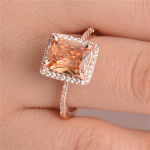 Anello Geometrico Quadrato per Donne, Gioiello Elegante e di Lusso per le Dita - Product Image 2
