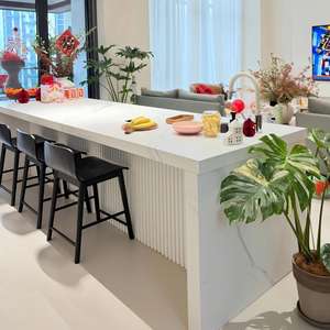 Isla de Cocina Moderna de Piedra Sinterizada con Estructura de Acero, OEM ODM, Tamaño y Color Personalizables, Mesa de Comedor Multifuncional - Product Image 1