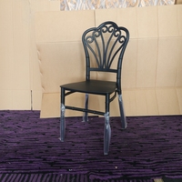 Chaises Charivari en plastique empilables pour fête de désherbage personnalisées