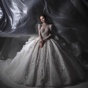 S0024A Novità 2026 Abito da <span class=keywords><strong>Sposa</strong></span> a Maniche Lunghe con Scollo a V Stile Cielo Stellato e Pregiate Decorazioni in <span class=keywords><strong>Pizzo</strong></span> per l'Inverno - Product Image 5