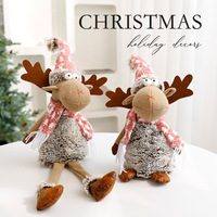 Figurine en peluche de renne rustique de Noël, longue jambe, avec chapeau et écharpe tricotés roses, décoration festive de Noël pour la maison et la table