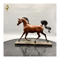 Décoration de table Petite statue de cheval arabe en bronze Trophée Statue en métal Figurines