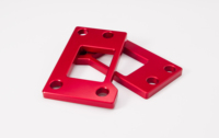 Pièces moulées sous pression en aluminium anodisé de couleur personnalisée, supports de montage usinés avec précision, écrous pour équipement industriel