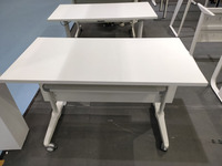 Table pliante ergonomique parfaite pour les bureaux et les salles de réunion