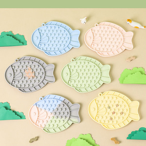Tapis d'alimentation pour animaux de compagnie en silicone en forme de poisson, antidérapant pour chats - Product Image 1
