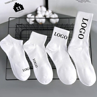 Chaussettes de Sport Athlétiques Personnalisées Brodées Logo Personnalisé Blanc et Noir de Haute Qualité, Mi-Mollet, pour Course, Faible MOQ