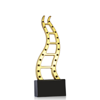 Trophée en métal noir avec film doré pour récompense cinématographique et souvenir