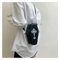 Nouvelle mode Halloween : Sacs à bandoulière en cuir PU en forme de cercueil, motif croix et crâne, style euro-américain, amusants et uniques