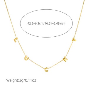 สร้อยคอโช้คเกอร์ลายตัวหนังสือนำโชคระดับเริ่มต้นทำจากสเตนเลสสีทองกันน้ำ - Product Image 4