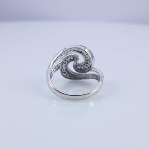 แหวนเพชร Jewelspaark 1.15 กะรัต ทรงกลม สีขาวและสีน้ำเงิน เพชรธรรมชาติเสริมคุณภาพ เงินแท้ 925 เครื่องประดับสำหรับงานหมั้น - Product Image 3