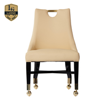 Chaise de jeu en bois surdimensionnée avec roues Chaise de joueur de table de poker personnalisée pour produits de sport et de divertissement de casino