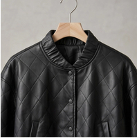 Blouson de baseball pour femme en peau de mouton pleine fleur, cuir uni, col montant, matelassage losanges, épaules tombantes, coupe courte, style décontracté