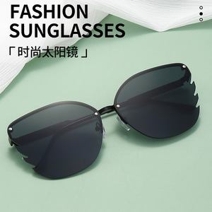 Women's Asymmetric Sunglasses UV400 PC Lens Fashionable <b>Large</b> <b>Frame</b> European Style Fishing Trip Outfits - Product Image 4