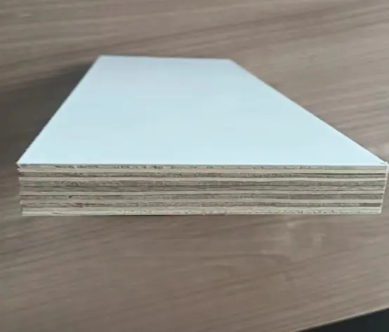 Triple a melamin lembar kayu lapis laminasi laut kerajinan desain grafis Modern dalam ruangan putih E1 2.0 hingga 30 Mm