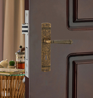 Surface de porte de villa de style européen traitée avec une poignée de porte à levier en alliage de zinc en fer antique