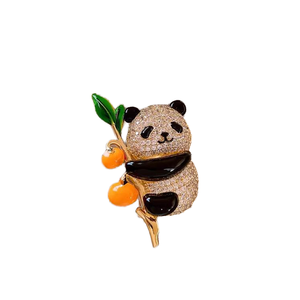 Broche Panda Rouge avec Motif Ruyi Kaki en Alliage – Épingle Tendance pour Femme, Idéale pour Mariage, Fête et Accessoire Cadeau Décoratif - Product Image 4