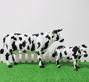 Modèle de vache de simulation, ornements d'animaux vache, jouets de poupée pour enfants, décoration de scène de <span class=keywords><strong>ranch</strong></span> de supermarché, grande vache - Product Image 4
