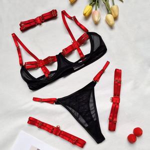 Contrasterende mesh lingerie set met afneembare harnasaccessoires - Product Image 5