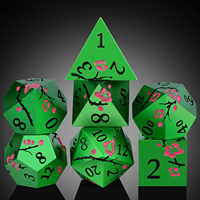 Fleur polyédrique métallique mdn dés en vrac personnalisé métal dés dnD fleur de prunier métal dés ensemble D & D avec boîte-cadeau pour jeux RPG vert