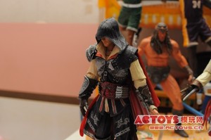 Figura de acción de 7 pulgadas modelo <span class=keywords><strong>2</strong></span> Segunda Generación Ezio White <span class=keywords><strong>Creed</strong></span> juguete hecho a mano de plástico de nueva condición - Product Image 3