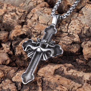 Colar de aço inoxidável para homens, pingente de cruz de caveira punk gótico à prova d'água, colar fashion legal e não mancha - Product Image 5