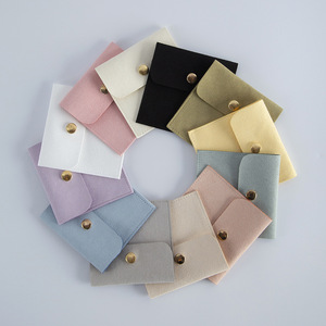 Pochette à bijoux carrée avec bouton pression 8x8cm en microfibre velours, sac de rangement anti-poussière pour bagues et colliers, emballage général - Product Image 1
