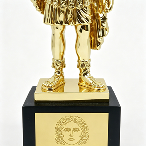 Estatua de Guerrero Romano en Metal Chapado en Oro Personalizada, Trofeo <span class=keywords><strong>Tripoli</strong></span>, Escultura con Base de Madera Negra, Grabado Personalizado - Product Image 3