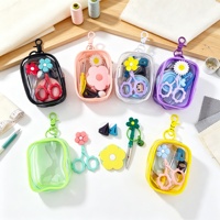 Kit d'outils de couture essentiels en PVC transparent coloré, imperméables et simples : ciseaux, débouche-aiguille, mètre ruban, ouvre-prise