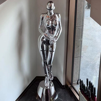 Sculpture de robot féminin en fibre de verre chromée argentée, style statue, pour centre commercial, bar, villa de luxe, ornement d'art moderne