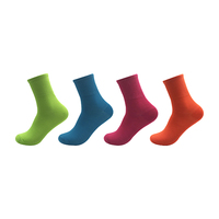 Excellente qualité solide couleur verte fluorescente style sportif équipage tricoté Polyester/coton Shorts chaussettes pour femmes hiver