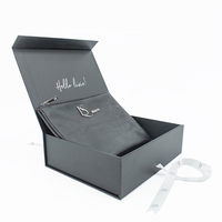 Boîte cadeau magnétique de luxe noire de marque, emballage gaufré, matériaux recyclés, revêtement UV, doublure en éponge artistique pour outils de maquillage et produits de soin
