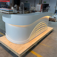 Boulangerie Comptoir de bar Design d'intérieur Lumière LED moderne Surface solide Présentoir de comptoir personnalisé à guichet unique