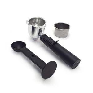 Machine à café expresso <span class=keywords><strong>4</strong></span> <span class=keywords><strong>tasses</strong></span> 240 ml 3,5 bars pour usage domestique individuel <span class=keywords><strong>petite</strong></span> et légère avec bouton manuel et mousseur à lait facile à utiliser - Product Image 6