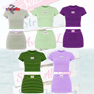 Abbigliamento Estivo Donna 2026: Completo Due Pezzi Casual in Cotone con T-shirt a Righe Personalizzata e Minigonna - Product Image 3