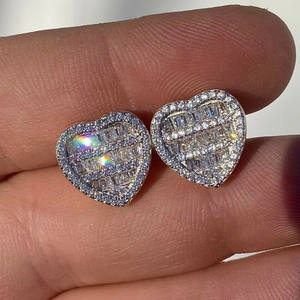 E4202 ต่างหูเพชรรูปหัวใจทองคำขาว งานแต่งงานของผู้หญิง สไตล์คลาสสิก สี D เพชรธรรมชาติ เครื่องประดับชั้นดี - Product Image 3