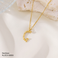 Collier en acier inoxydable plaqué or poli miroir avec pendentif crochet en C au design unique, best-seller transfrontalier pour femme