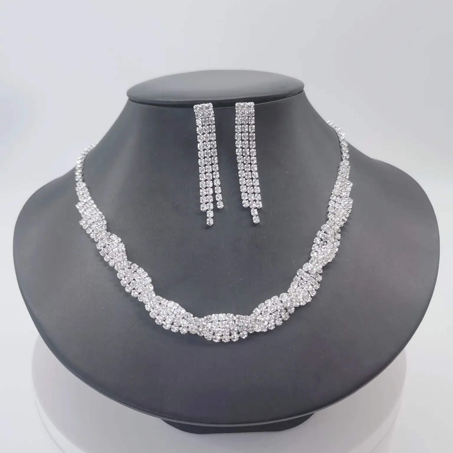 Großhandel Mode Braut schmuck Set Strass Choker Halskette Ohrringe Set Hochzeits schmuck Sets