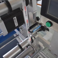 Machine automatique d'étiquettes d'autocollant de bouteille d'eau de bureau de fabricant de la Chine facile à utiliser machine d'étiquetage de boîte de table