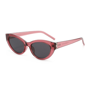 Gafas de lectura para mujer con clip magnético y diseño para colgar del cuello - Product Image 5