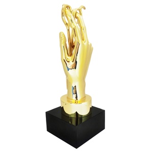 Nouveauté 2026 : Trophée personnalisé en métal doré, coupe de récompense pour les meilleurs barbiers, <span class=keywords><strong>ciseaux</strong></span> dorés, design tendance pour les réalisations et souvenirs - Product Image 3