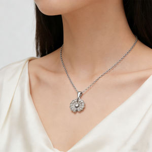 Collar con Colgante de Margarita con Nombre Grabado Personalizado, Collar de Flores de Lujo con Incrustaciones Abrible para Mujer, Regalo de San Valentín, Cumpleaños o Aniversario - Product Image 6