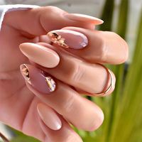 24 faux ongles minimalistes blancs français avec rayures dorées 3D, ongles à presser longs et souples, personnalisables