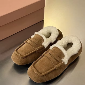 Zapatos informales marrones de lujo para mujer de marca Original MIUS, zapatos de felpa y cálidos antideslizantes, zapatos planos cálidos de gamuza para mujer - Product Image 4