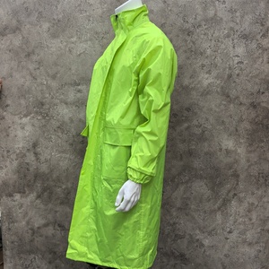 Poncho de <span class=keywords><strong>pluie</strong></span> tactique en tissu réfléchissant de haute qualité, imperméable, multifonctionnel, <span class=keywords><strong>cape</strong></span> de <span class=keywords><strong>pluie</strong></span> portable pour le camping et la survie - Product Image 3