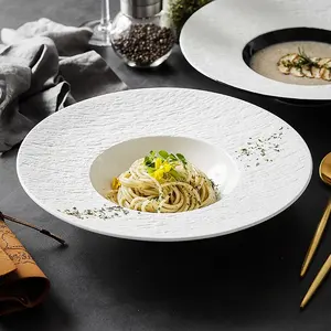 ヨーロッパのモダンな使い捨てスープ料理刺身パスタのメインディッシュと家庭用プレート、レストラン、ホテルの日本の食器セット