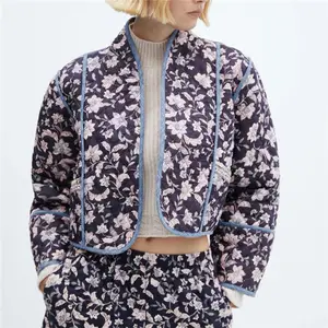Женская короткая куртка с вертикальным воротником и цветочным принтом