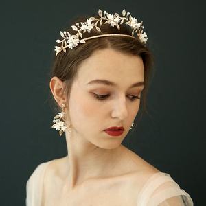 Amelie porcellana floreale capelli da sposa corona diara Set di orecchini da regina principessa corona accessori per il ballo di compleanno altri speciali - Product Image 5