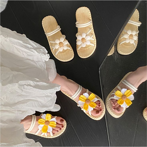 Sandales d'extérieur à semelle TPR respirante et légère, style ethnique avec décoration florale, tongs de plage souples et plates - Product Image 2