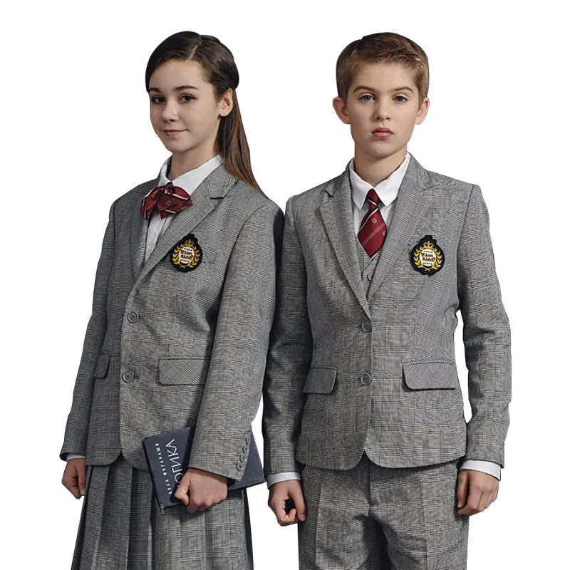 最新の冬の英国スタイルの小学校の古典的な制服